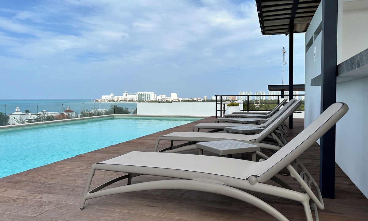 Zona Hotelera Apartment | TAKH Condo Hotel Ocean Views by Marea