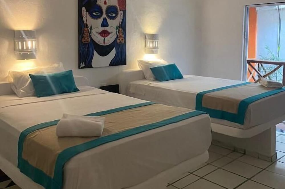 12th Street Hotel | TREBOL HOTEL