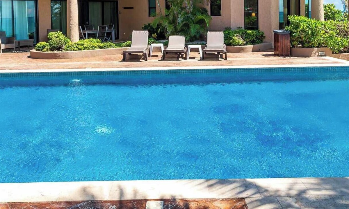 Centro Condo | Amazing Ocean Views! | Beach Service & Pool | Steps to 5th Ave! | Maid!