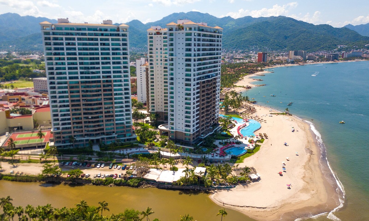 South Hotel Zone Condo | OCEANFRONT CONDO IN TROPICAL PARADISE AWAITS YOU AT THE GRAND VENETIAN!