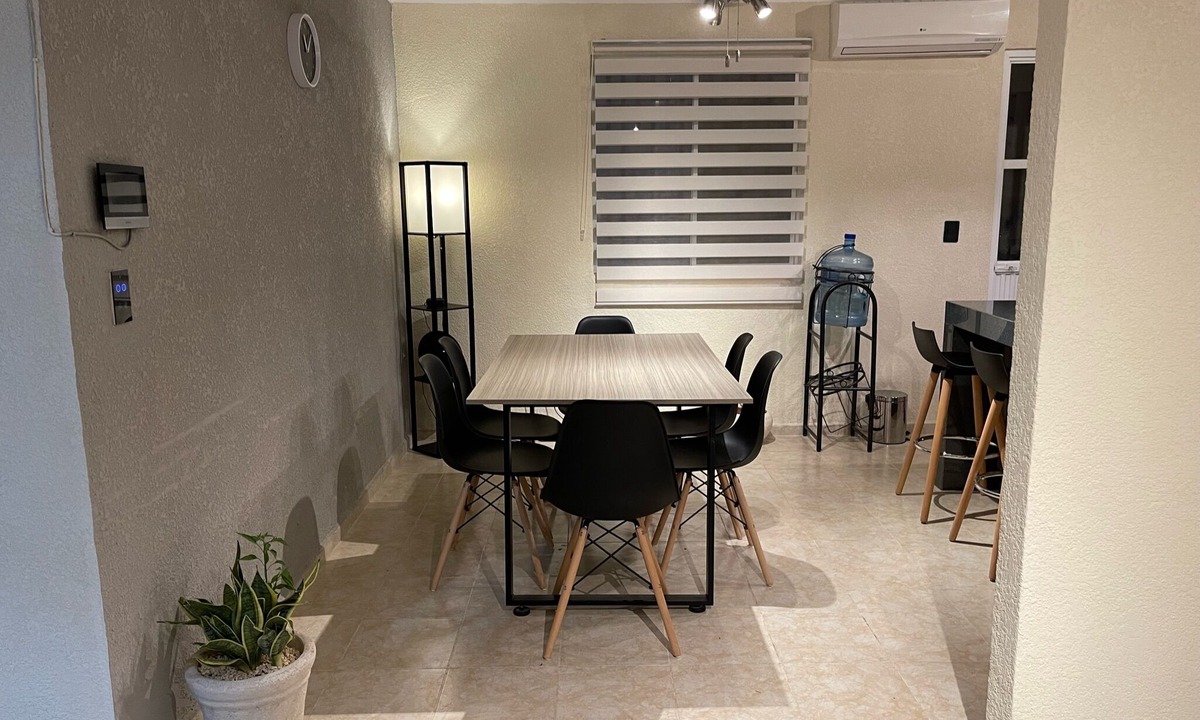 Merida House | Kuxtal Merida | near the airport and periferico (with office and video games)