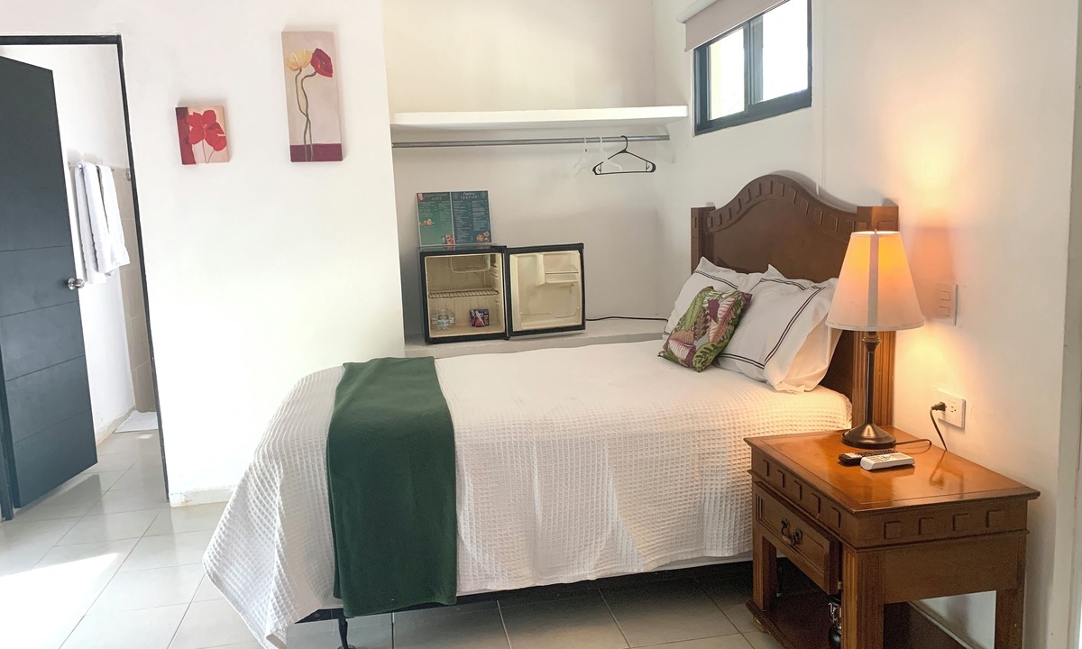 Homun Apartment | Cozy hotel suite in pleasant Homún with WiFi, AC