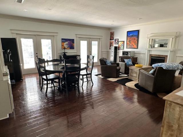 Alachua House | Deluxe Farm Studio Apt with Pool View