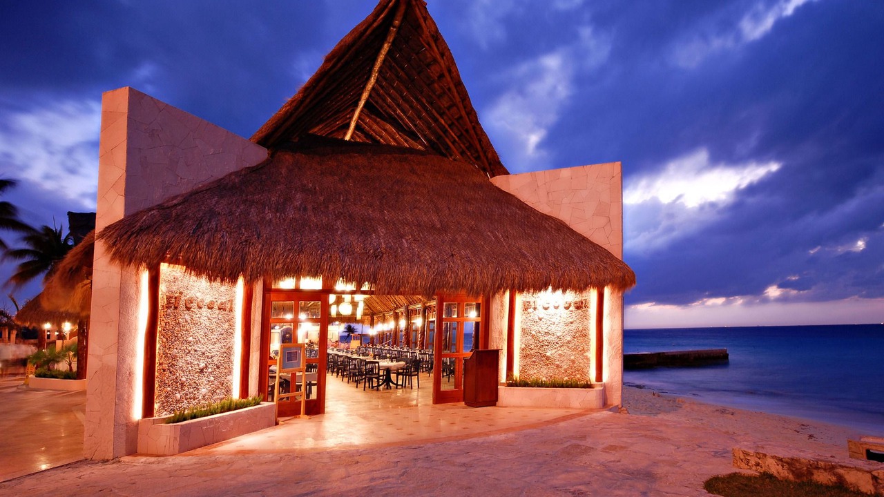 Photo of Buildings in Zona Hotelera Norte