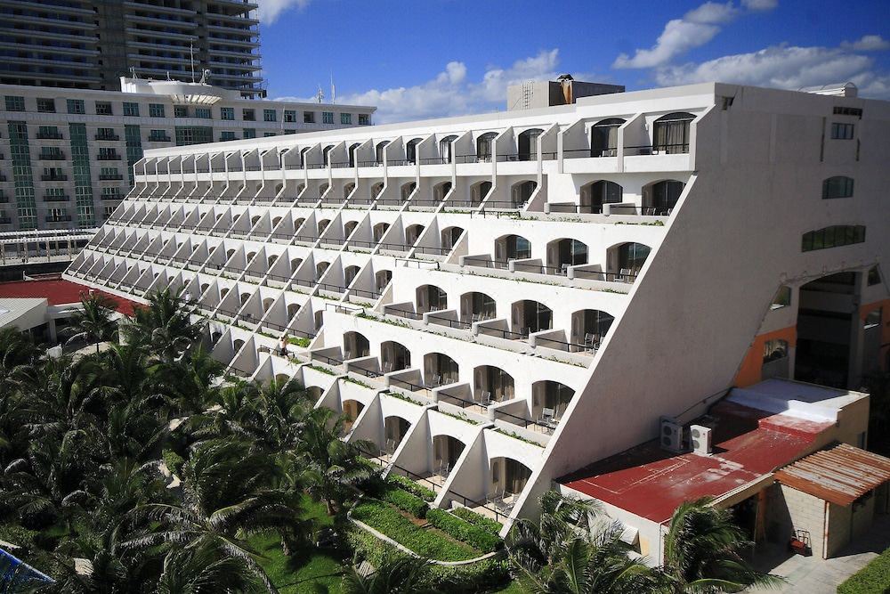 Photo of Buildings in Zona Hotelera