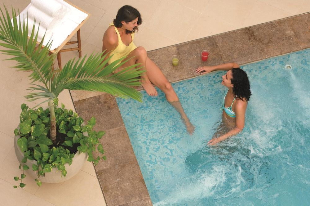 Photo of Human In Picture in Mayakoba