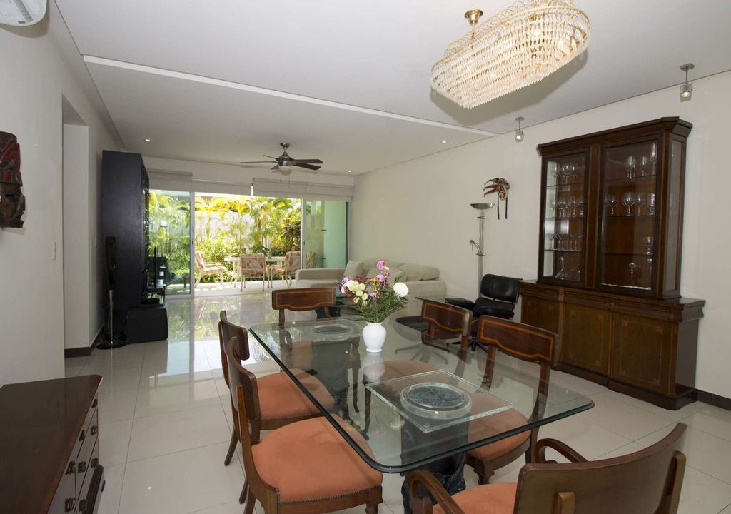 Photo of Livingroom in 12th Street