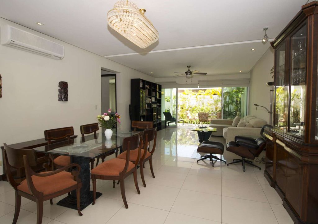 Photo of Livingroom in 12th Street