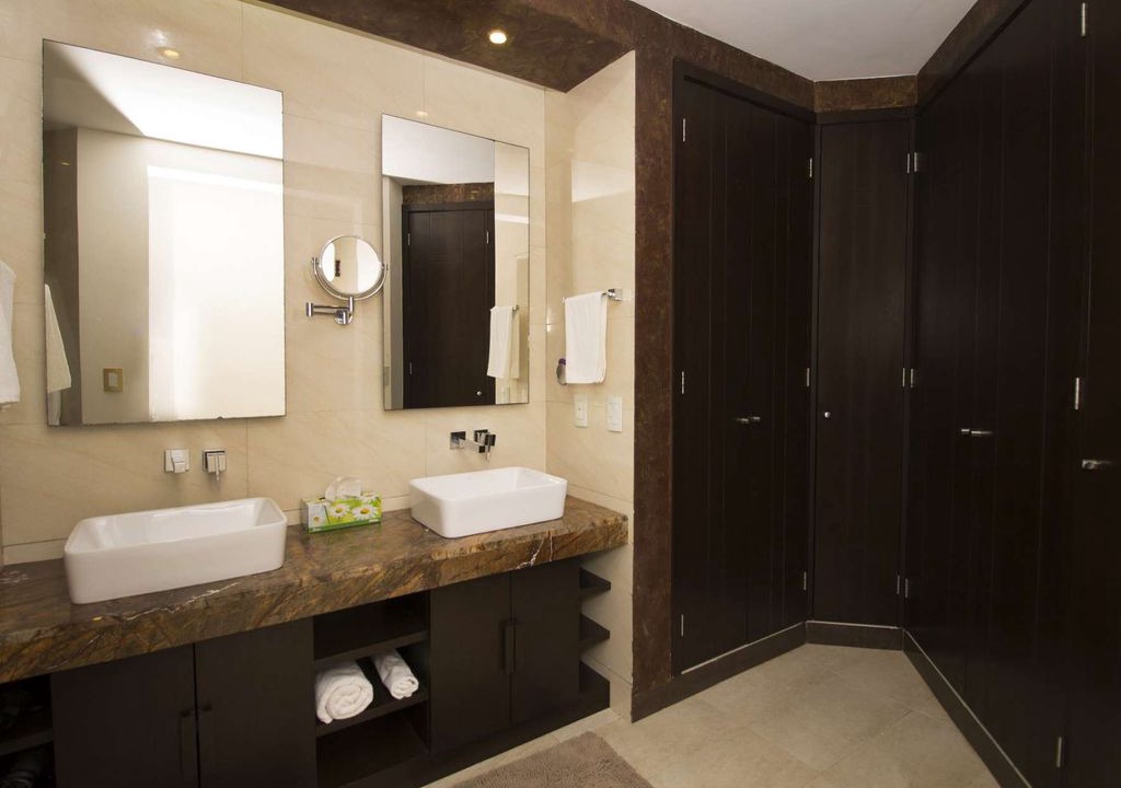 Photo of Bathroom in 12th Street
