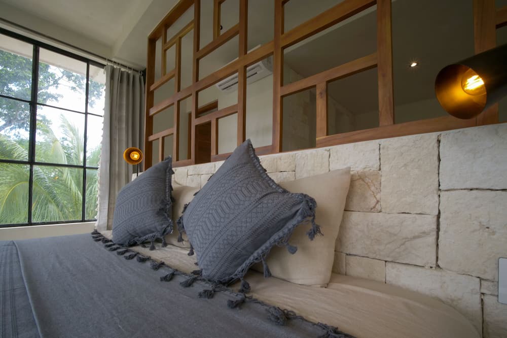 Photo of Bedroom in Francisco Uh May