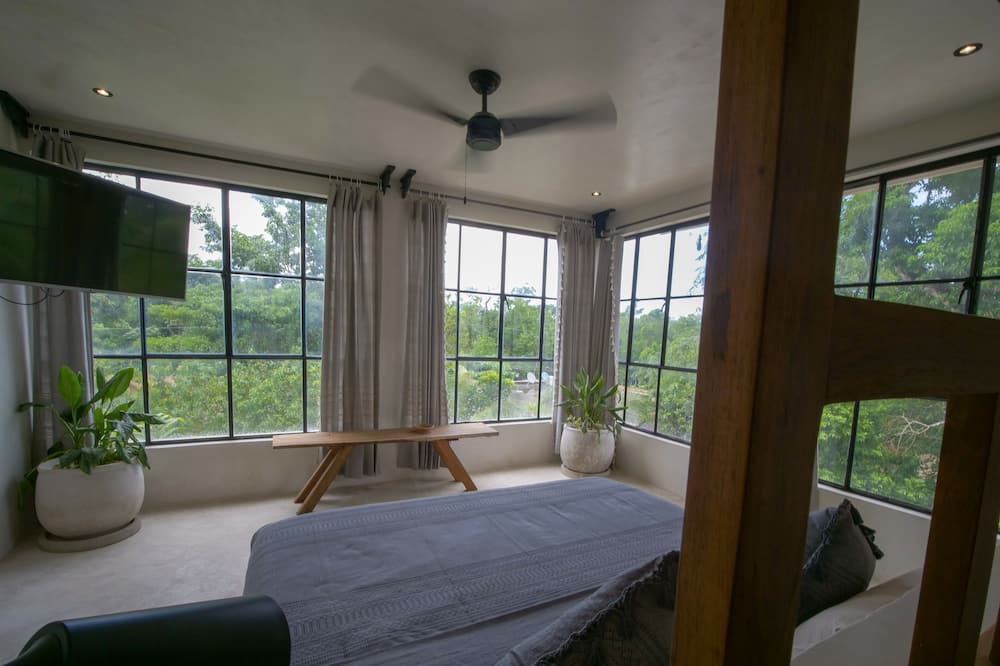Photo of Bedroom in Francisco Uh May