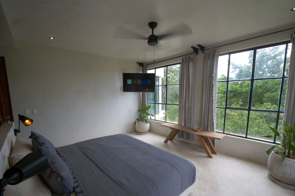 Photo of Bedroom in Francisco Uh May