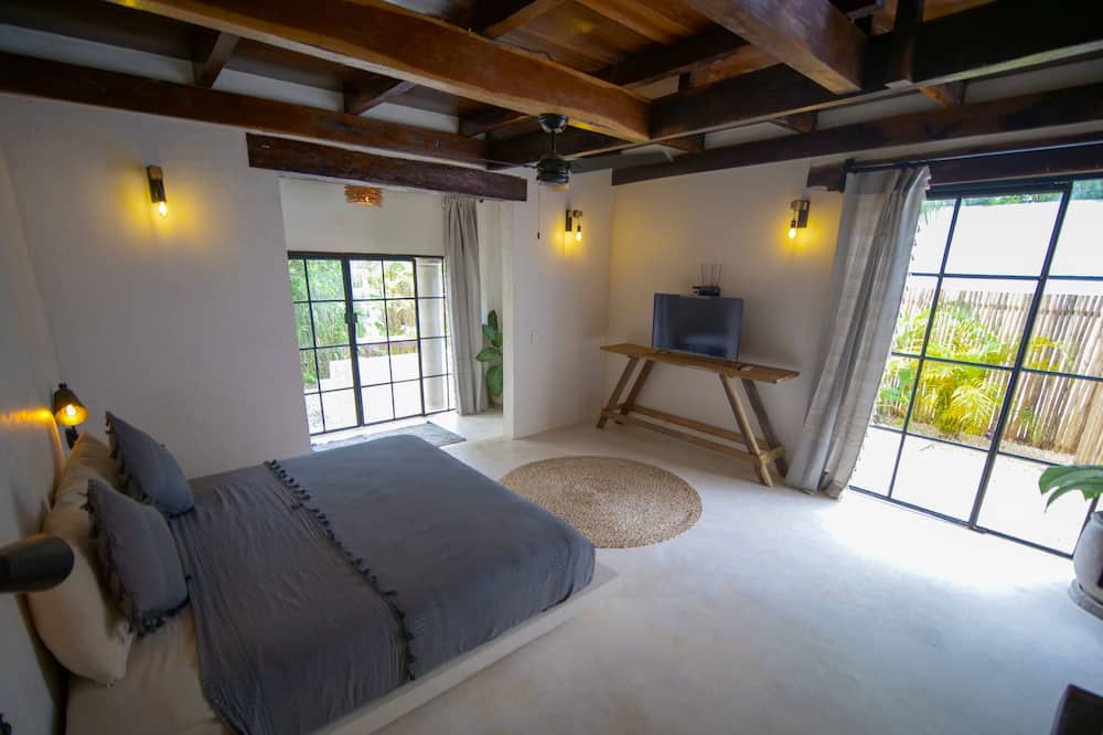 Photo of Bedroom in Francisco Uh May