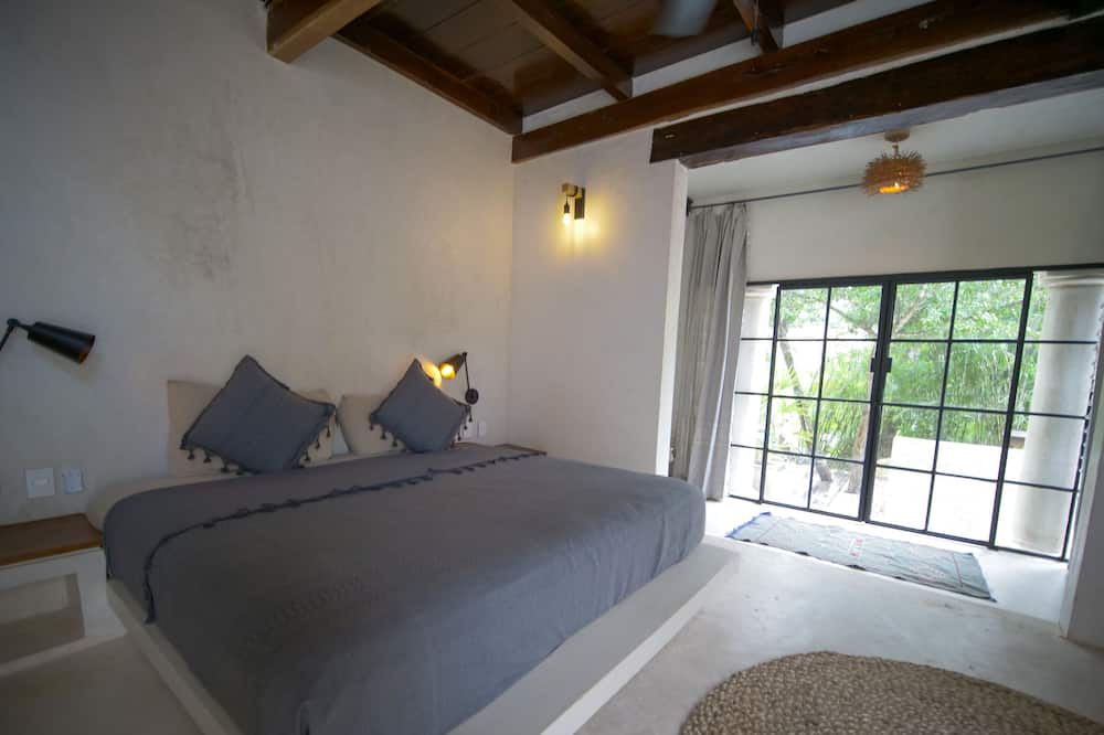 Photo of Bedroom in Francisco Uh May