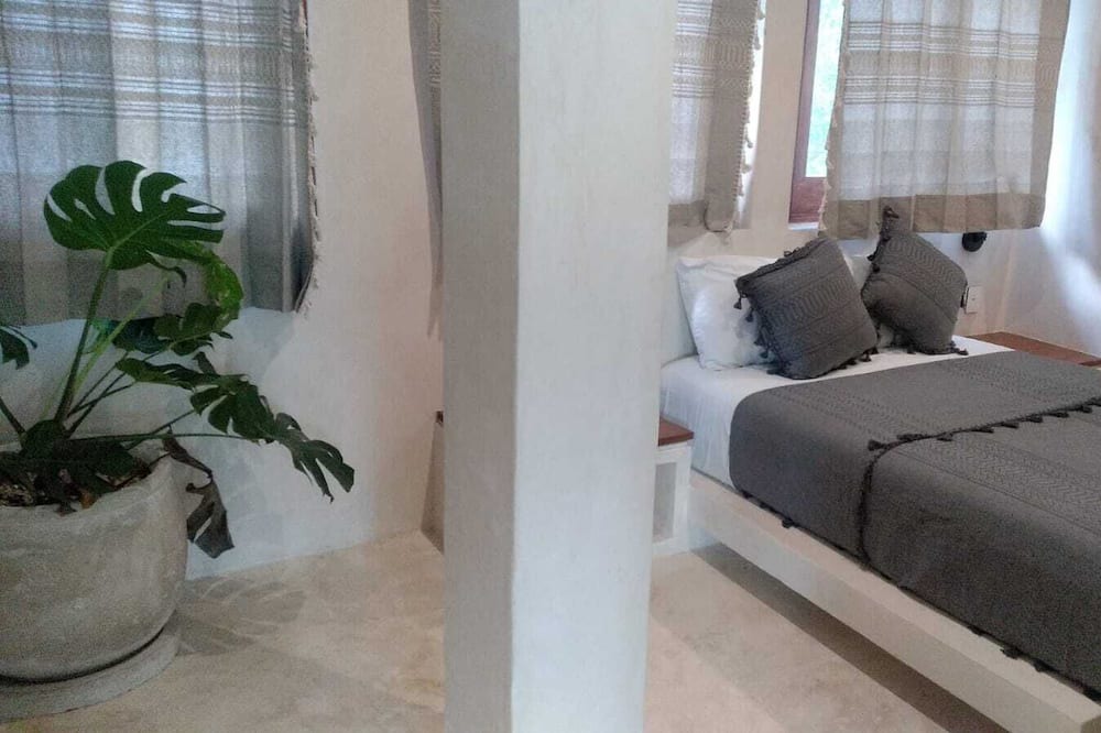 Photo of Bedroom in Francisco Uh May
