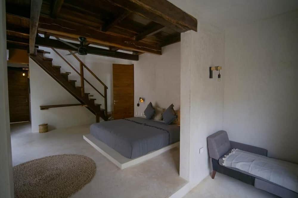 Photo of Bedroom in Francisco Uh May
