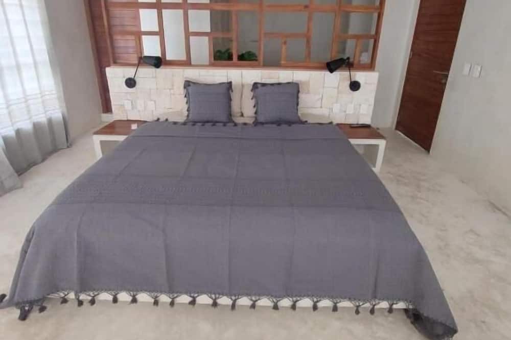 Photo of Bedroom in Francisco Uh May