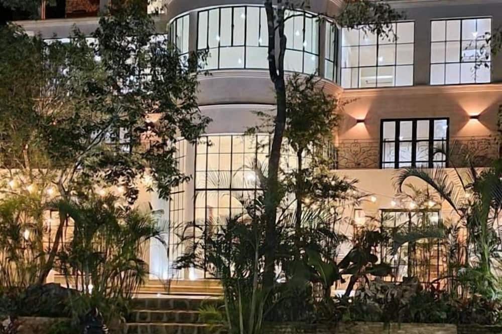 Photo of Outdoor in Francisco Uh May