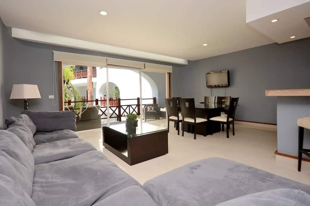 Photo of Livingroom in 12th Street