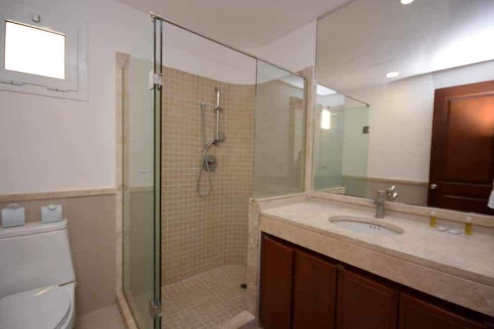 Photo of Bathroom in 12th Street