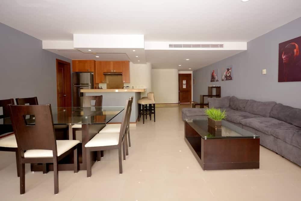 Photo of Livingroom in 12th Street