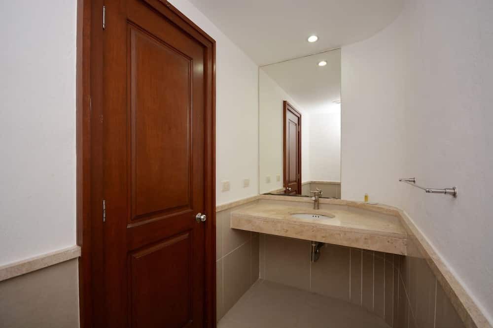 Photo of Bathroom in 12th Street