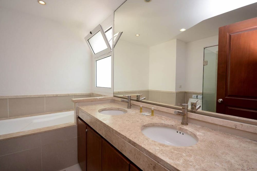 Photo of Bathroom in 12th Street