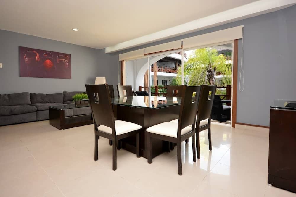 Photo of Livingroom in 12th Street