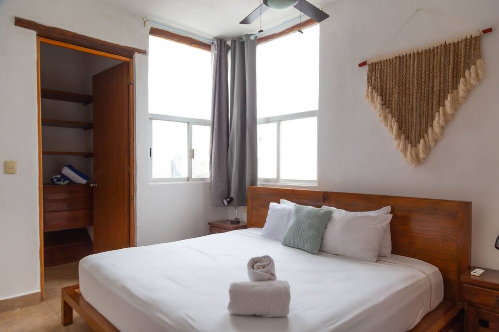 Photo of Bedroom in 12th Street