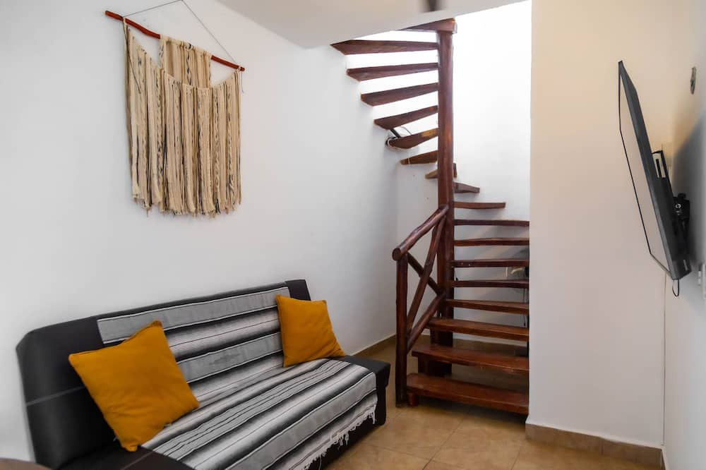 Photo of Livingroom in 12th Street