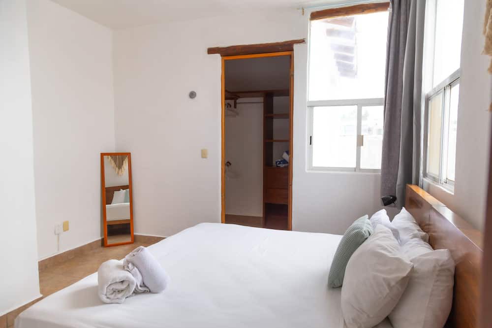 Photo of Bedroom in 12th Street