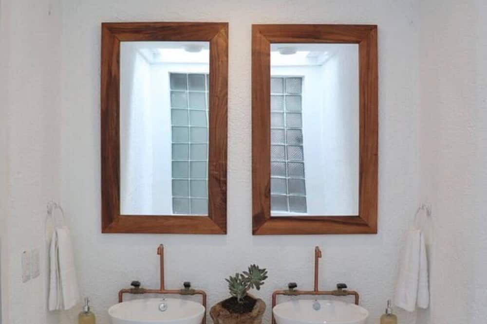 Photo of Bathroom in Mario Villanueva Madrid
