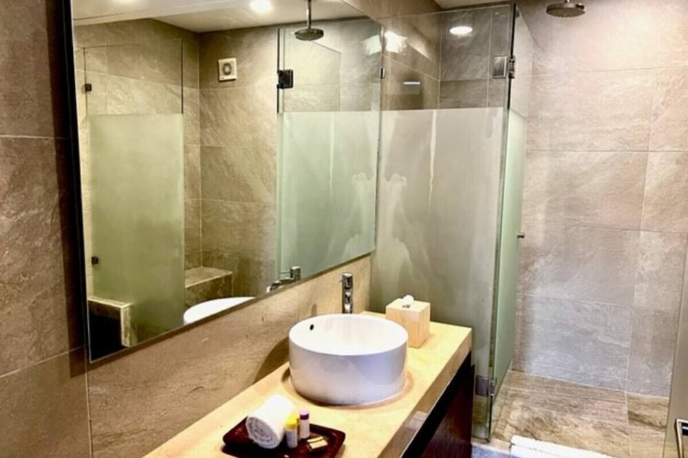 Photo of Bathroom in 12th Street