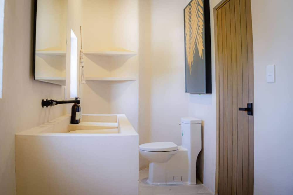 Photo of Bathroom in 12th Street