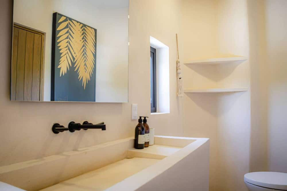 Photo of Bathroom in 12th Street