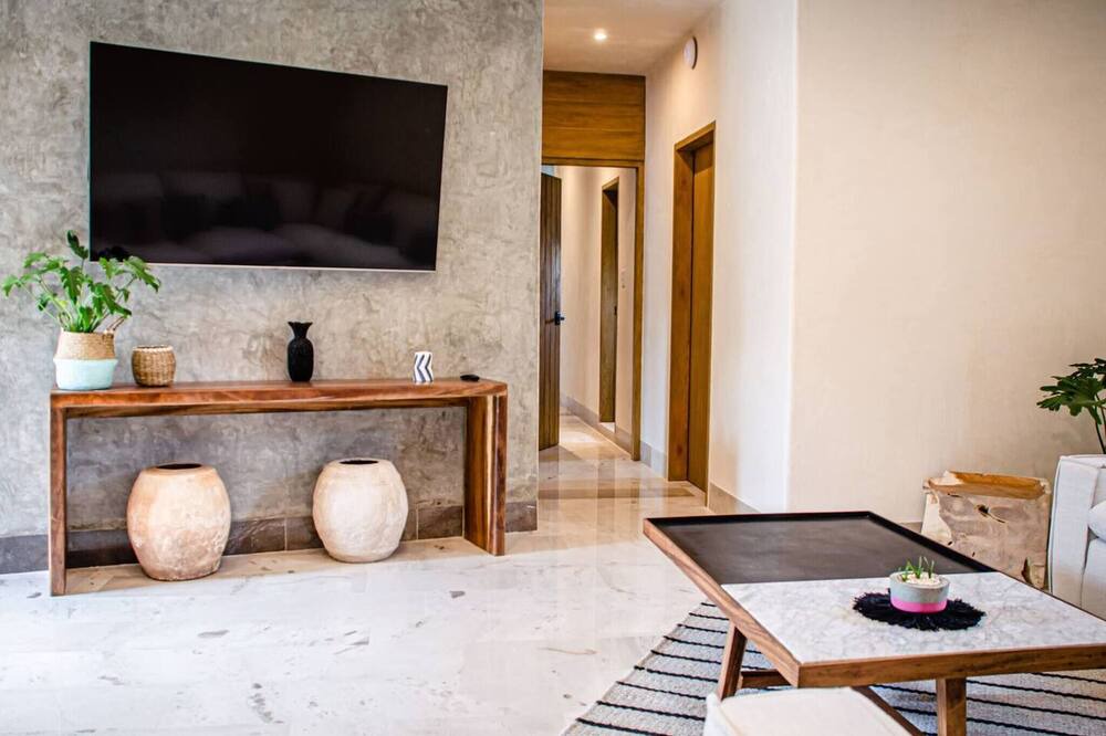 Photo of Livingroom in 12th Street