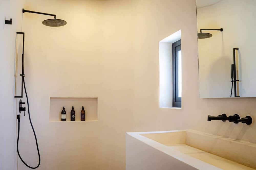Photo of Bathroom in 12th Street