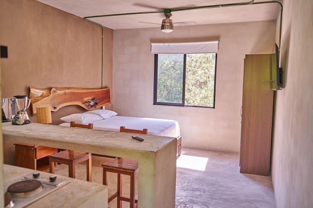 Photo of Bedroom in Francisco Uh May