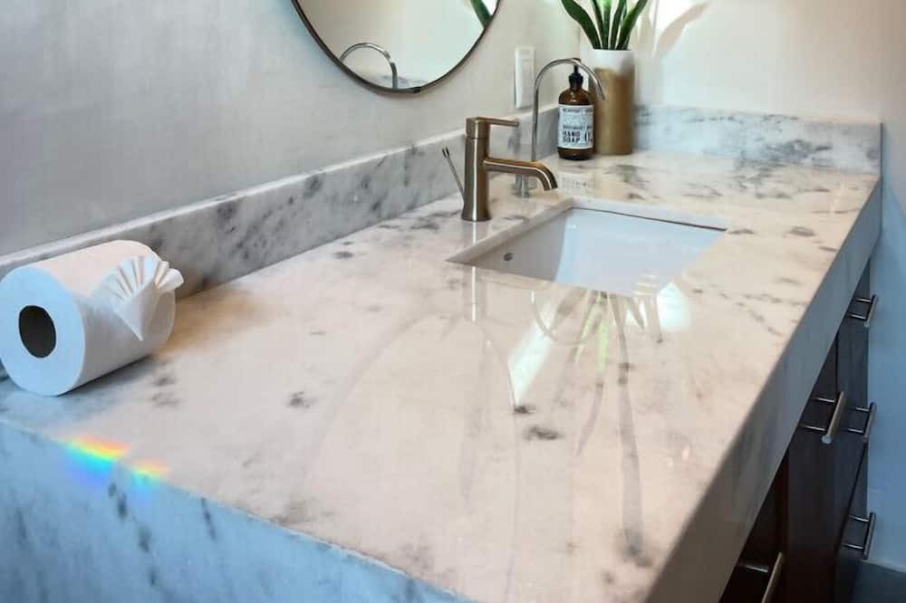 Photo of Bathroom in Tankah
