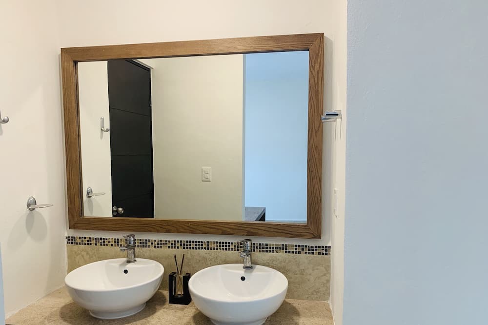 Photo of Bathroom in Jacinto Pat