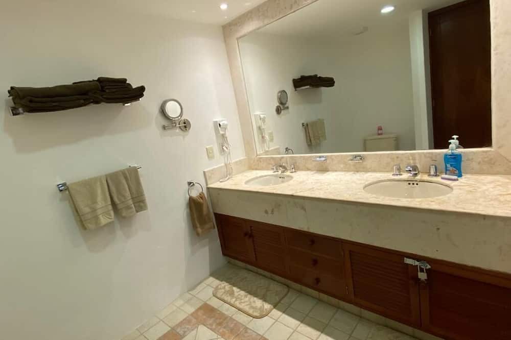 Photo of Bathroom in Costa Maya
