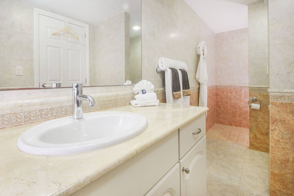 Photo of Bathroom in Colonia Andres