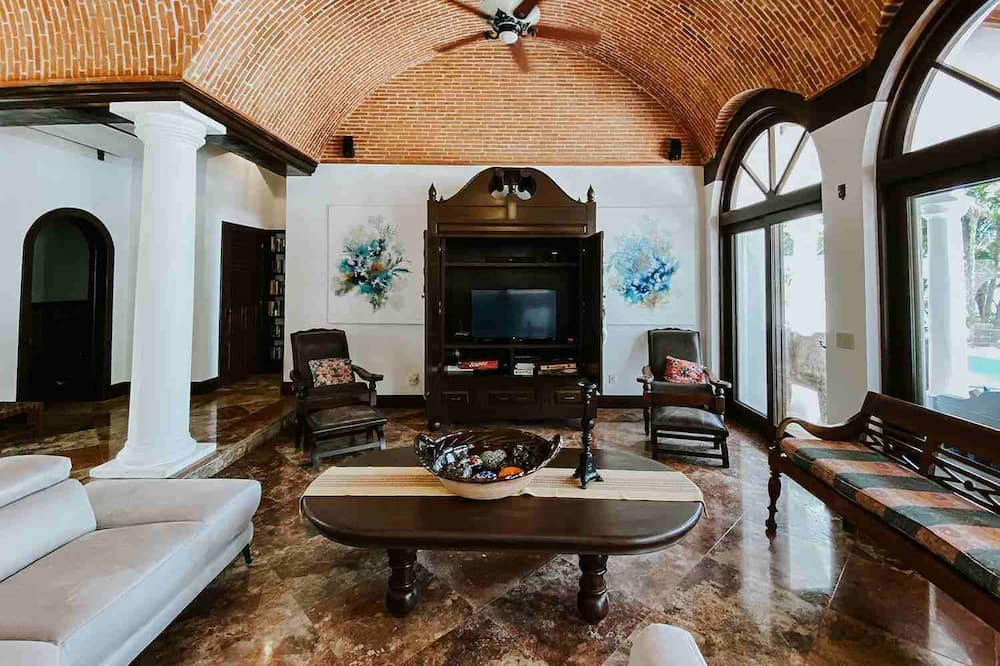 Photo of Livingroom in Ek Balam Village
