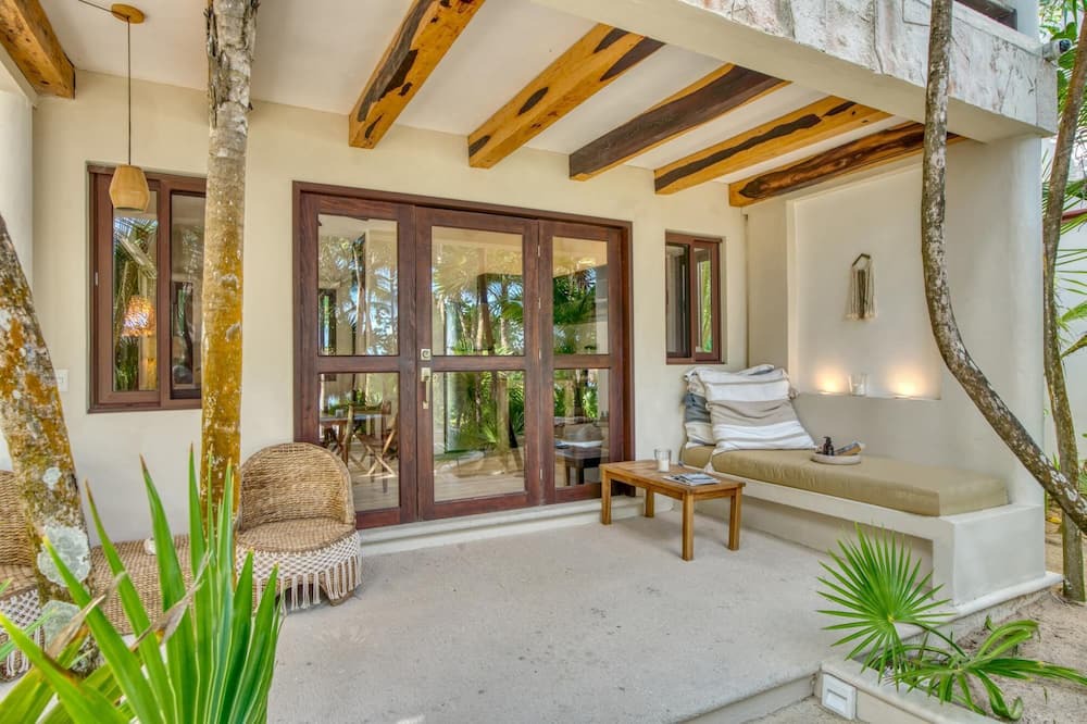 Photo of Patio Balcony in Soliman Bay