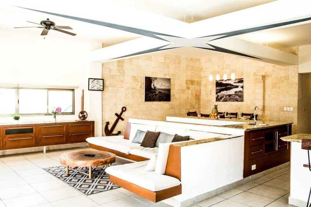 Photo of Livingroom in Downtown