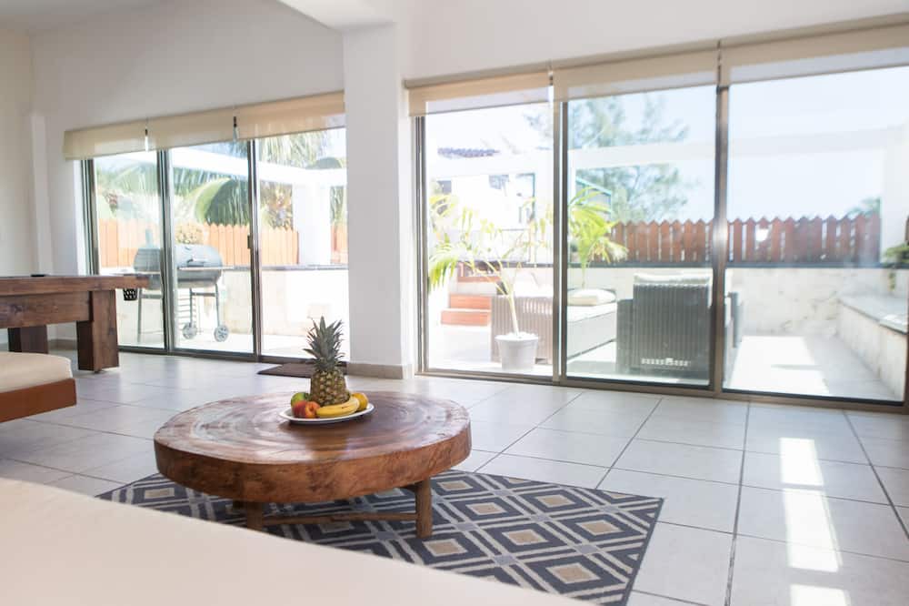 Photo of Livingroom in Downtown