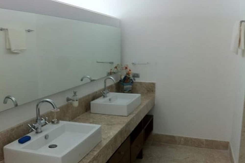 Photo of Bathroom in Playa Mujeres