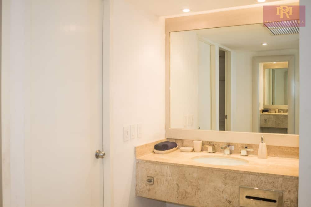 Photo of Bathroom in La Isla