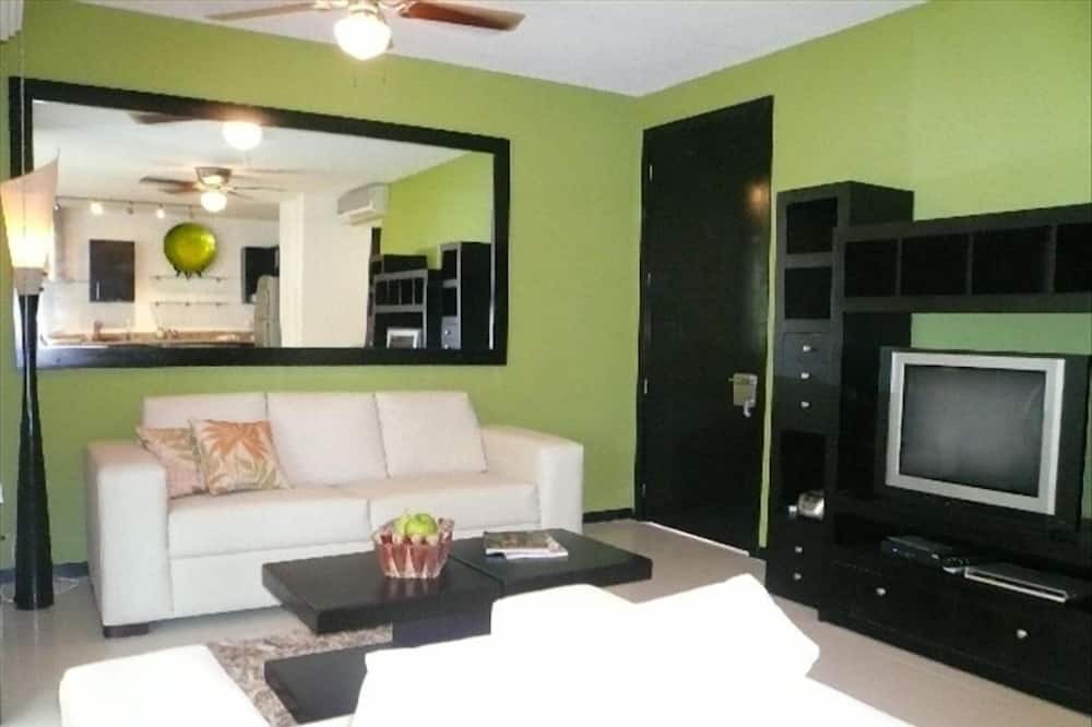 Photo of Livingroom in 12th Street