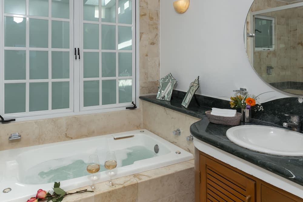 Photo of Bathroom in Zona Hotelera